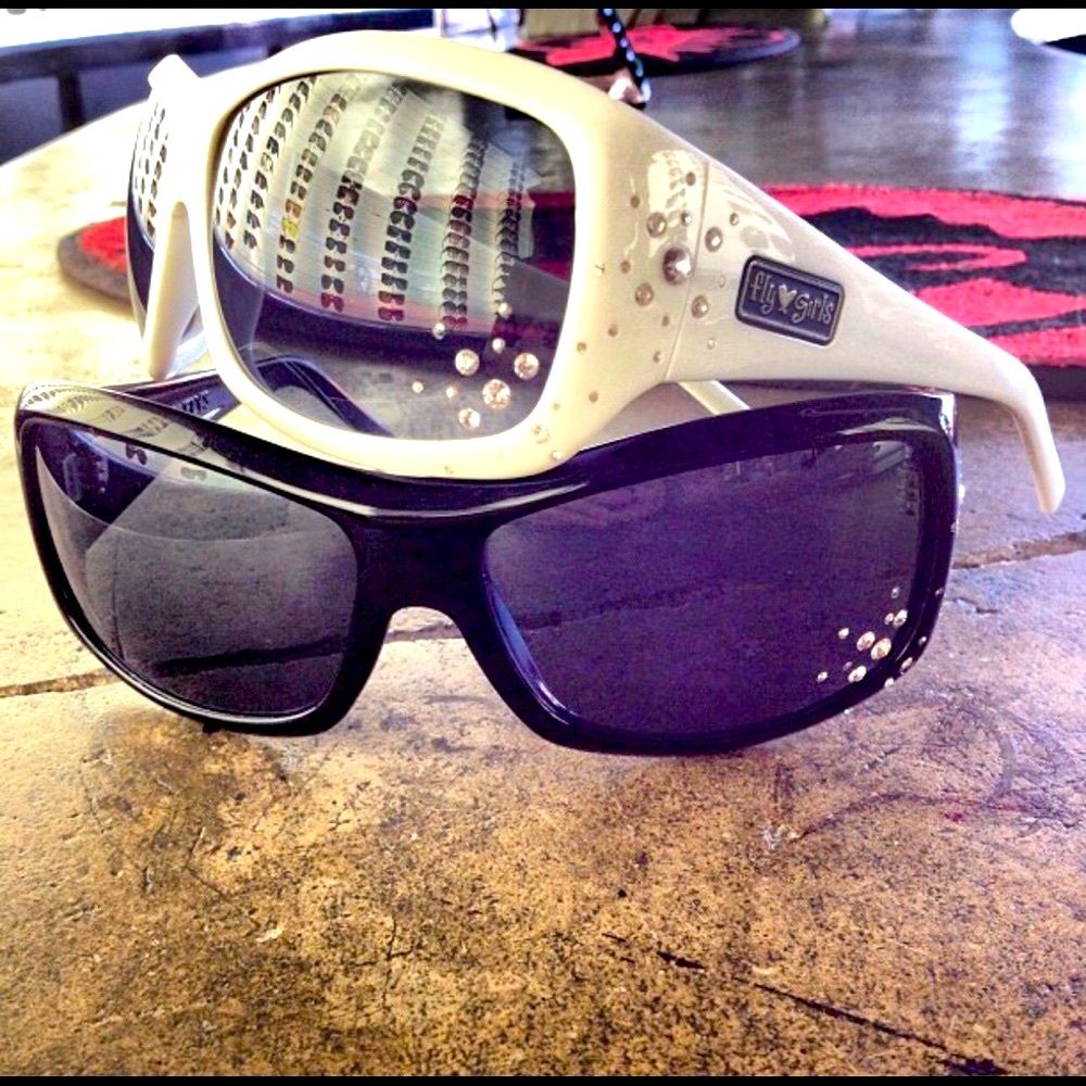 Beautifully Embellished Snow Fly FlyGirl Sunnies🖤 - Picture 4 of 10